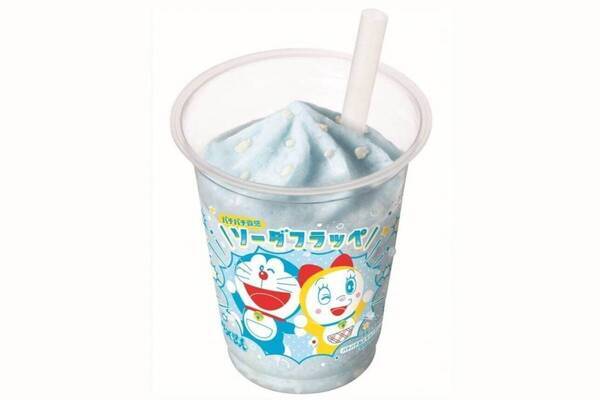 ファミマから「ドラえもん」のソーダフラッペ、“パチパチ”食感キャンディーの爽快フローズンドリンク