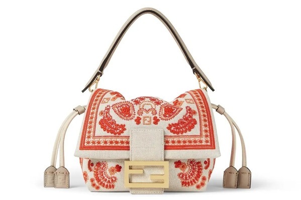 フェンディのウィメンズバッグ「マンマ バゲット」花柄×サンゴ刺繍やデニム調ブルーの新作