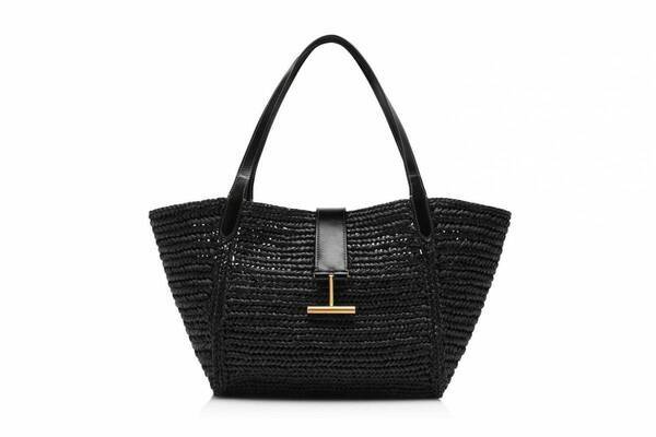 トム フォード“ラフィア素材”の新作バッグ、T金具付きトートやワンハンドルバケット