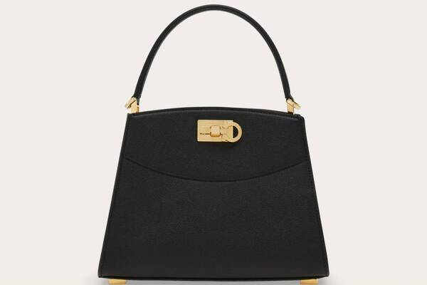 フェラガモから“ガンチーニ”配した台形ウィメンズバッグ＆ヴィヴィッドな「ハグ」ミニバッグ