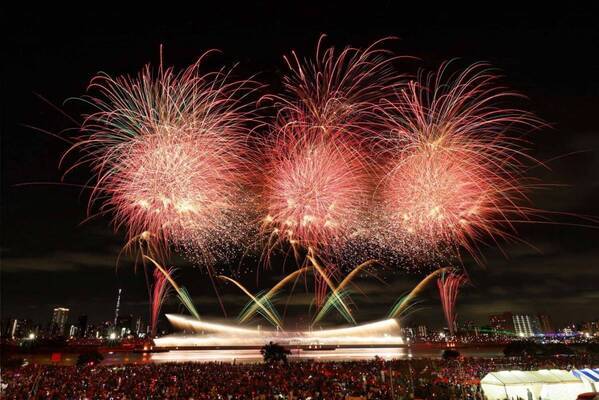 「足立の花火」2025年5月開催、1時間に14,010発の“高密度花火”が東京・荒川河川敷を彩る