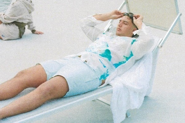 アワー レガシー25年夏ウェア、“海の眺め”描いたコットンシルクシャツ＆軽やかなリネンシャツ