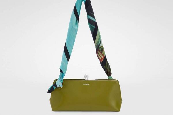 ジル サンダーのバッグ「ゴジ」“スカーフ付き”爽やかグリーンレザーがギンザシックスの新店で