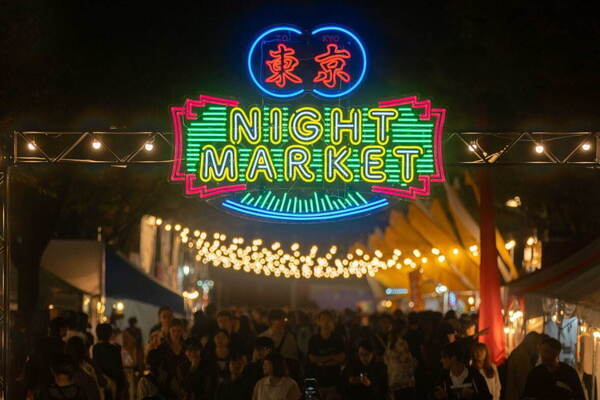 「東京ナイトマーケット 2025」東京・代々木公園で夜市体験、多国籍なグルメや雑貨など約50店舗以上