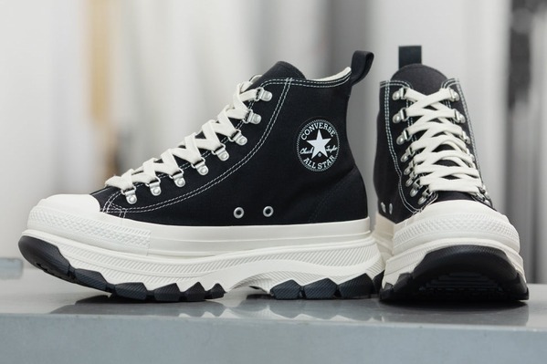 コンバース「オールスター」"トレッキングシューズ着想"の厚底スニーカー、Dリング仕様で