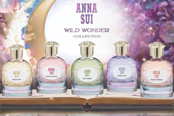 アナ スイ「夢の中の冒険」着想カラフル香水、“神秘の月や霧のユートピア”をローズの香りで表現