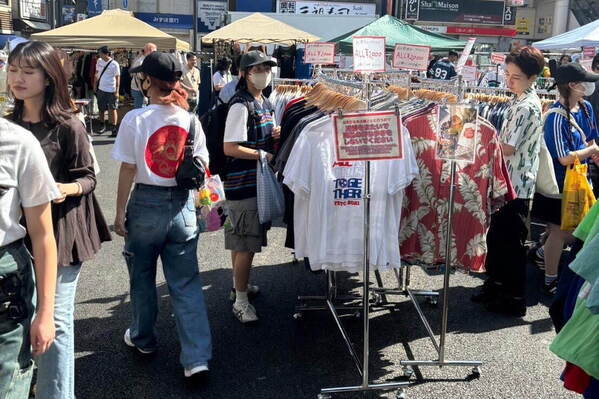 「下北沢古着マーケットプラス」下北沢駅前広場に古着＆雑貨店が約30店舗出店