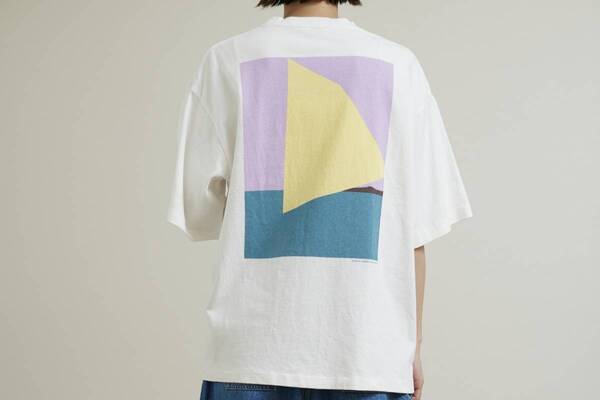 フィーニー25年春夏、“離島の風景”バックプリントTシャツ＆ストライプ柄のふんわりドレスなど