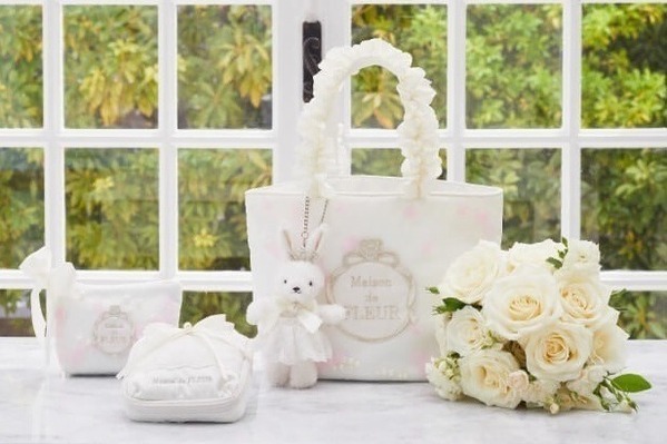 メゾン ド フルール「ウェディングドレス」着想花びら×チュールのトートバッグ、うさぎチャームも