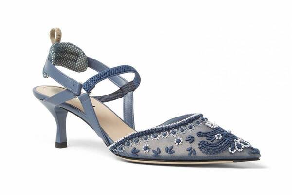 フェンディ“熱帯の小鳥”着想ウィメンズサンダル「コリブリ」25年夏、花やサンゴ刺繍のメッシュ素材など