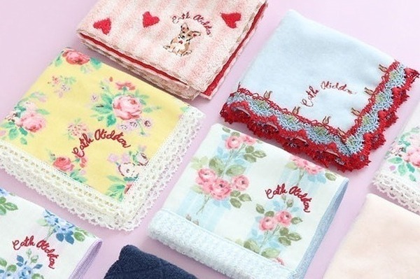 キャス キッドソン“ヴィンテージ風ローズ柄”ハンカチ、ブーケ柄レースや花柄フリルのタオルも