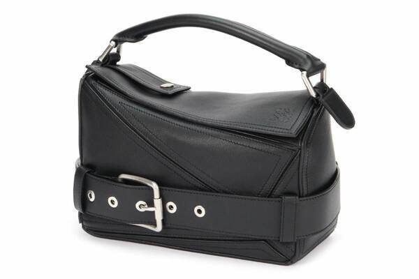 ロエベ「パズルバッグ」“バイカー”着想レザーベルトや新色パステルカラーで