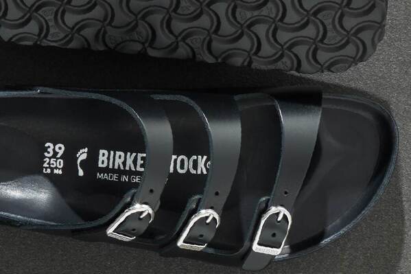 ビルケンシュトックのユナイテッドアローズ限定サンダル「フロリダ」上質ブラックレザー×シルバーバックル