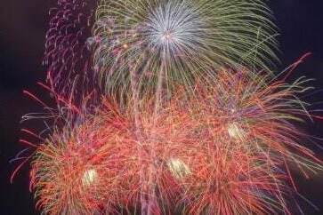 「大洗海上花火大会2025」茨城・大洗サンビーチで開催、過去最多18,000発を打ち上げ