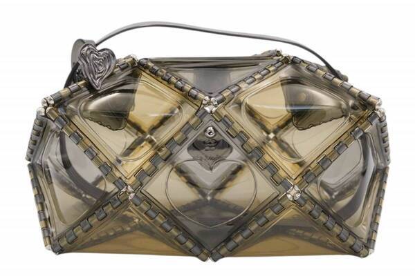 ゴジュウニ バイ ヒカルマツムラから“隠しハート”を配したPVCバッグ、上海発ブランドとコラボ