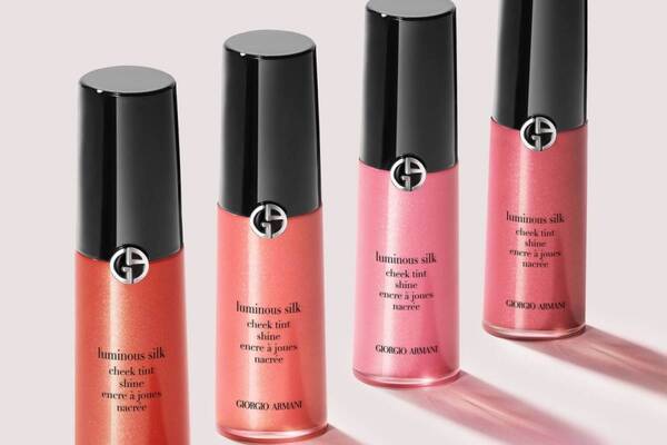 アルマーニ ビューティ“パール輝く”リキッドチークが25年秋に、血色感にじみ出る透けツヤカラー