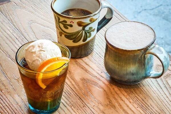 スターバックス リザーブ ロースタリー 東京「器が主役」期間限定バー、バニラ＆オレンジ香るコーヒー等