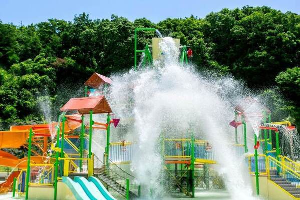 ネスタリゾート神戸のプール「ウォーターフォート」“スリル満点”フリーフォール型の新スライダーも