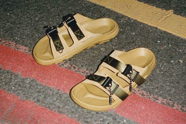 ビルケンシュトック×マハリシのアウトドアサンダル、“ミリタリー風”のバックル付きストラップ