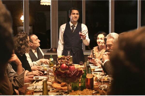 映画『アメリカッチ コウノトリと幸せな食卓』無実の男が“鉄格子越し”の夫婦に希望見出す物語