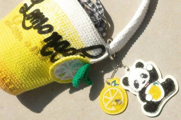 スタイリング/×ケイタ マルヤマ、ふっくら刺繍ジャケットや“レモネード”のグラデ編みバッグ