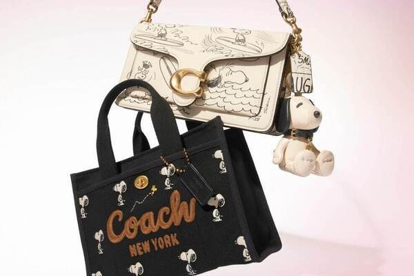 コーチ×ピーナッツ「スヌーピー」刺繍トートや“60年代新聞プリント”バッグ、二つ折り財布も