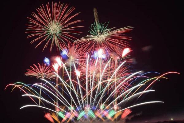 日本三大競技花火大会「伊勢神宮奉納全国花火大会 2025」日本屈指の花火師が約9,600発を打ち上げ