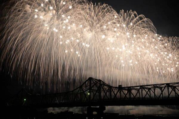 「長岡まつり大花火大会」新潟・信濃川で、超大型花火など打ち上げる“日本三大花火”