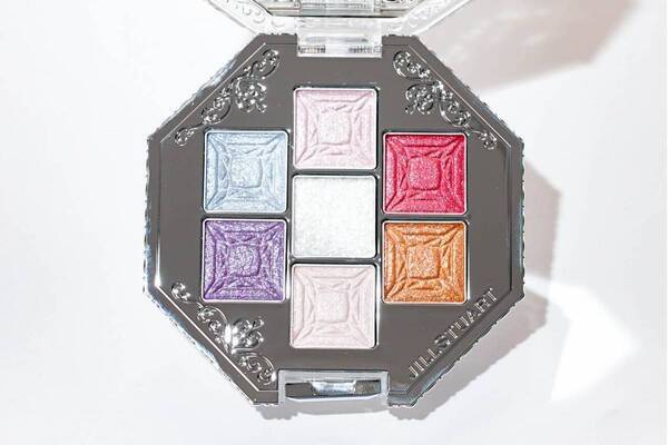 ジルスチュアート20周年限定コスメ、“宝石カラー”アイシャドウパレット＆花束着想チーク