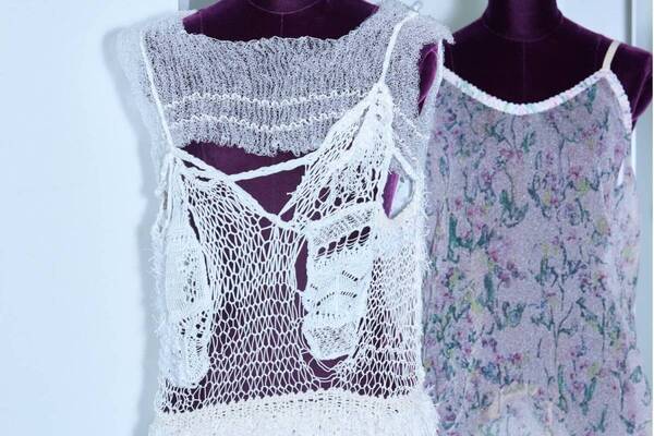 オダカ、透け感レースのニットベスト＆“グランジ風”花柄ジャカードのスカート - シティショップ限定で