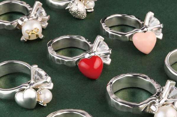 イー・エム“ハート型”リング＆13種のチャームが伊勢丹新宿店に、オーダーリングも