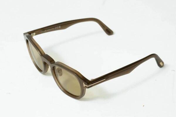 トム フォード×RHC ロンハーマンの限定アイウェア、ヴィンテージブラウンのレンズ＆フレーム