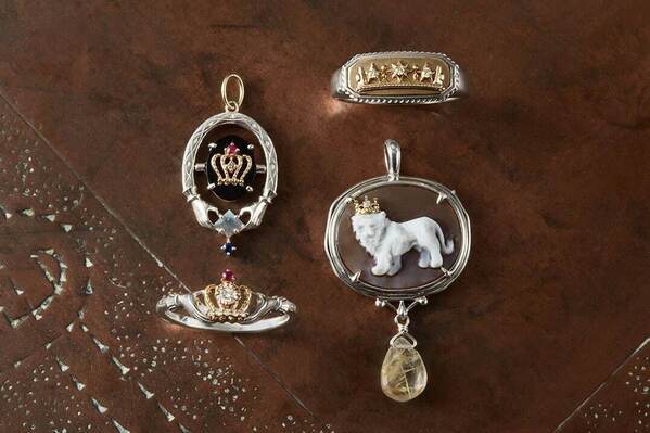 アガットの透かし模様“王冠”リング＆じゃらづけチャームブレスレット、35周年限定ジュエリー