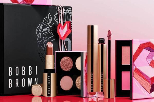 ボビイ ブラウン「運命の赤い糸」着想25年七夕コスメ、シャンパンやローズ系のアイパレ＆リキッドリップ