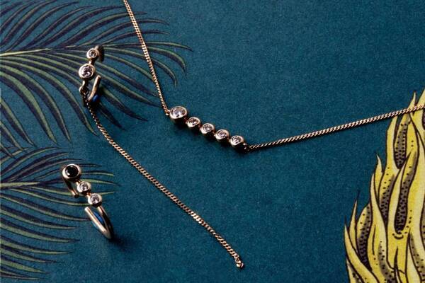 ヒロタカ「食虫植物」着想ジュエリー、ダイヤモンド連ねたイヤーカフ＆ブレスレット