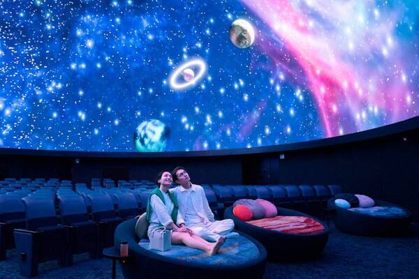 星座の生解説で眠る「熟睡プラ寝たリウム」横浜・プラネタリア YOKOHAMAで再上映