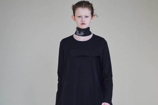 Y's 軽快なアシンメトリーカットソーやギャザースカート、澄んだ色彩のプリントドレスも