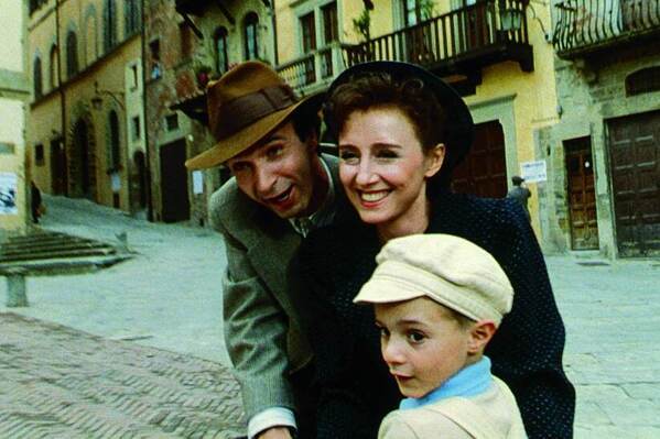 映画『ライフ・イズ・ビューティフル』リバイバル、強制収容所を舞台に家族愛を描く90年代名作