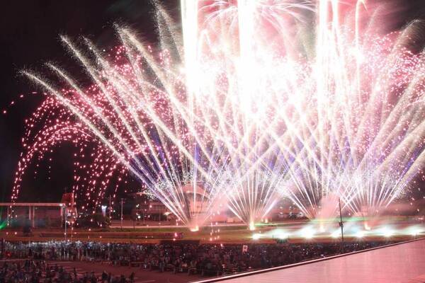 「真岡の夏まつり荒神祭」栃木で、約2万発の花火大会＆提灯付き神輿が共演