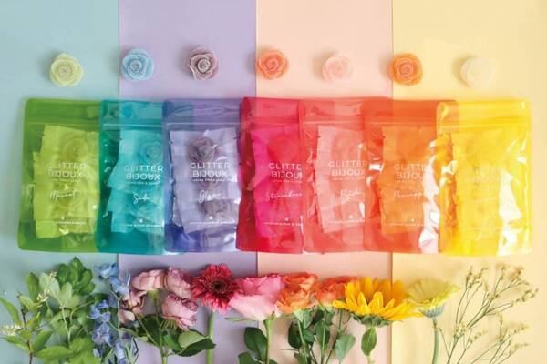 花屋が作る“バラ型”もちっと食感グミ、カラフルな花束風ギフトボックス＆虹色パウチ入りなど