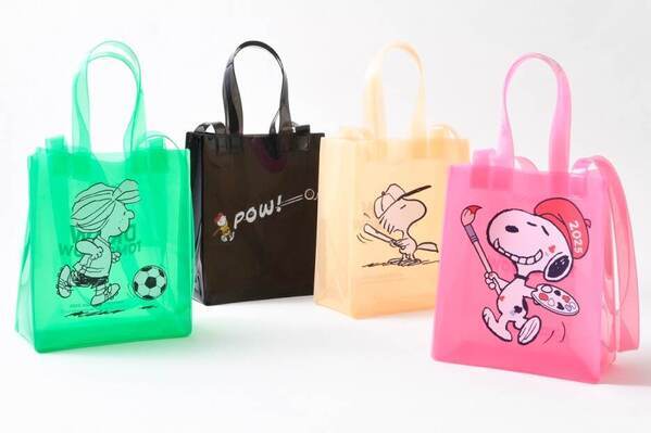 「スヌーピー in 銀座」銀座三越で、スヌーピー柄クリアバッグなど約130種類のグッズ集結