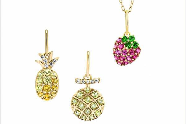 ポンテヴェキオ“夏フルーツ”のお守りジュエリー、ピンクサファイア×ふっくら苺などのネックレスチャーム