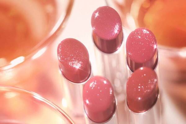 オペラ25年秋コスメ「グロウリップティント」に“砂糖ラメたっぷり”甘くビターなティーカラー