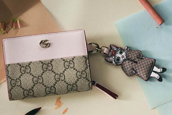 グッチとヒグチユウコ、猫“ボーとボリス主役”のバッグ「グッチ ダイアナ」やチャーム付き財布など