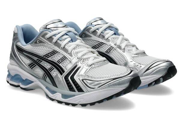 アシックス×ジョウンド「ゲルカヤノ 14」スニーカー、イエロー＆ブルー差し色のメタリックアッパー