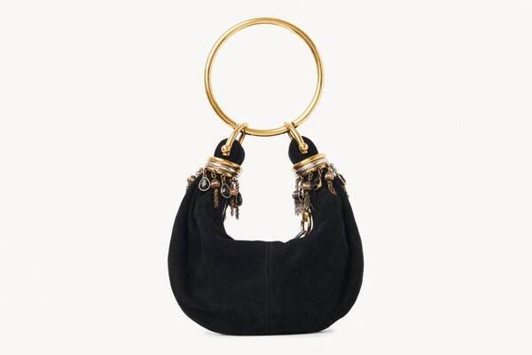 クロエ「ブレスレットバッグ」ビーズ揺れる“アクセサリー感覚”な三日月形ミニバッグ