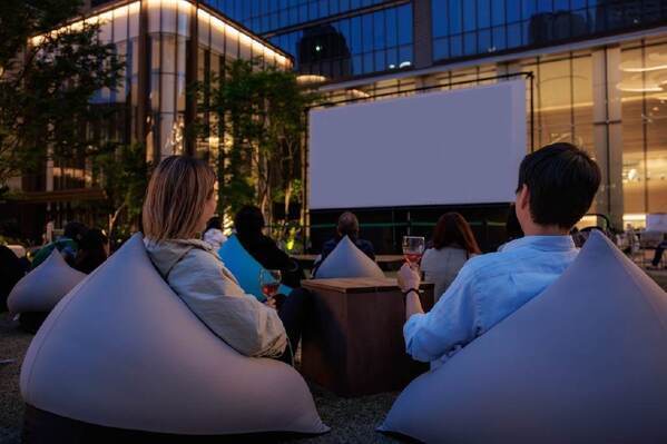 野外映画イベント「アウトドアシネマ」麻布台ヒルズで、『スタンド・バイ・ミー』 など無料上映