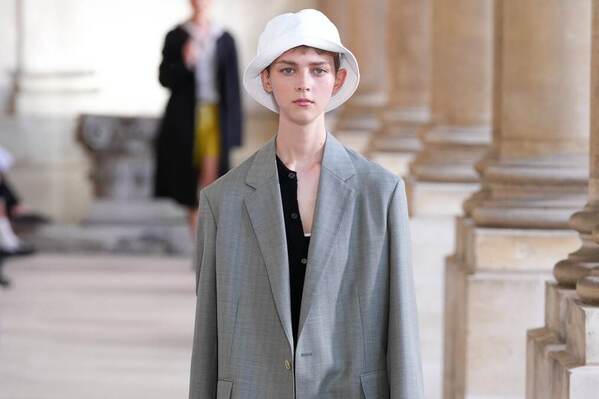 オーラリー 2026年春夏コレクション - 身軽で自由な装い、春の空気の中で