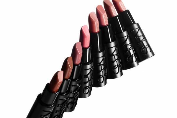NARS“サテンのツヤを纏う”リップに25年秋新色、ヌーディーピンク＆チョコレートブラウンなど