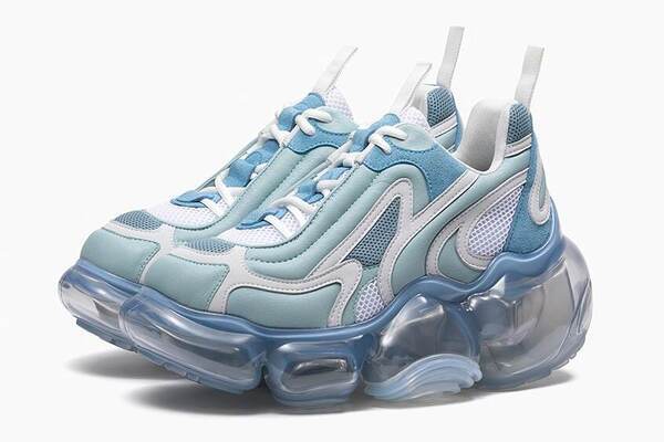 グラウンズ26年春夏、“SF映画のマシン着想”スニーカー＆イルカのような流動アッパーシューズ